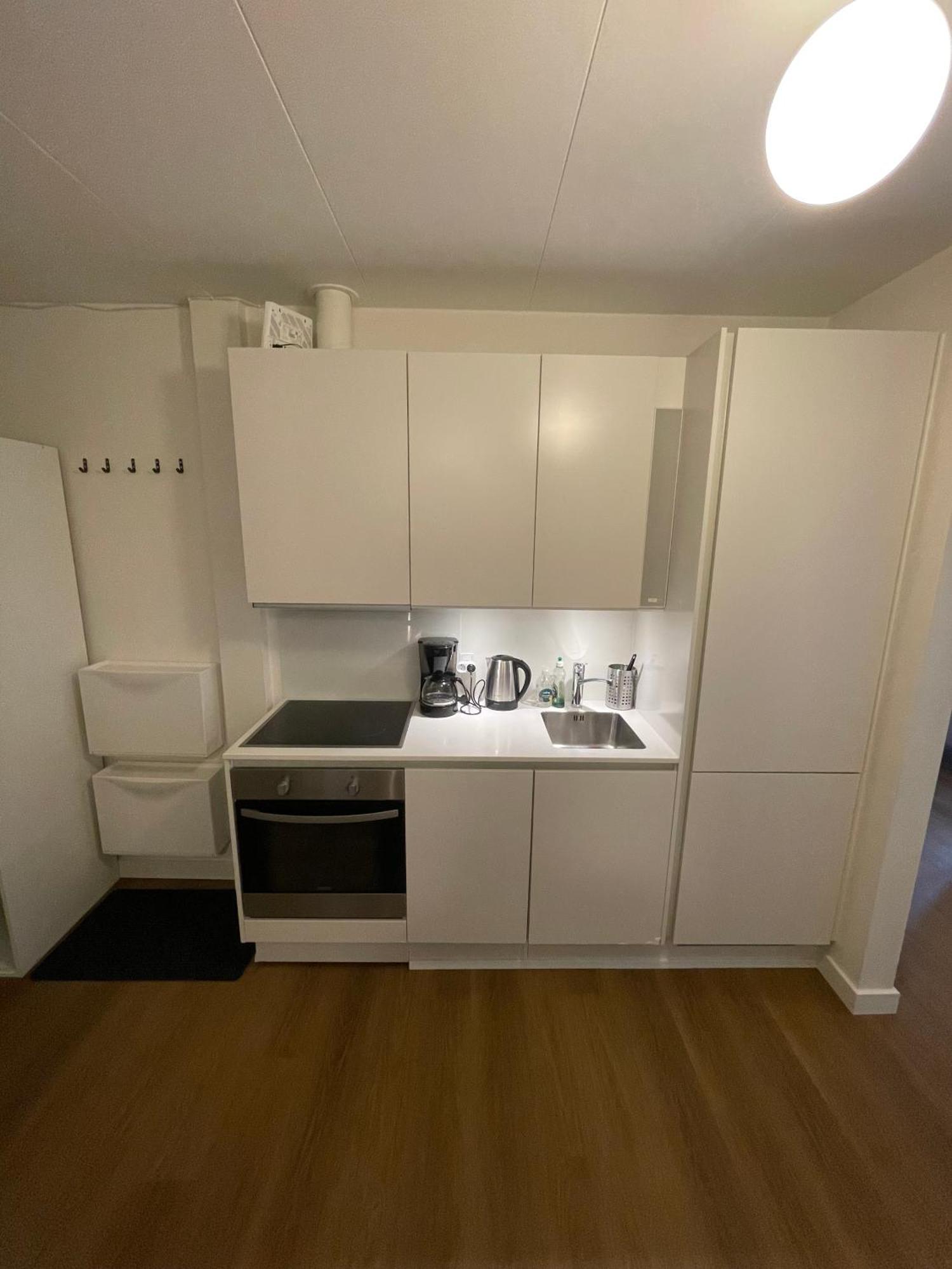 Modern With Rooftop, Privat Balcony, & Free Parking,next To Attractions
